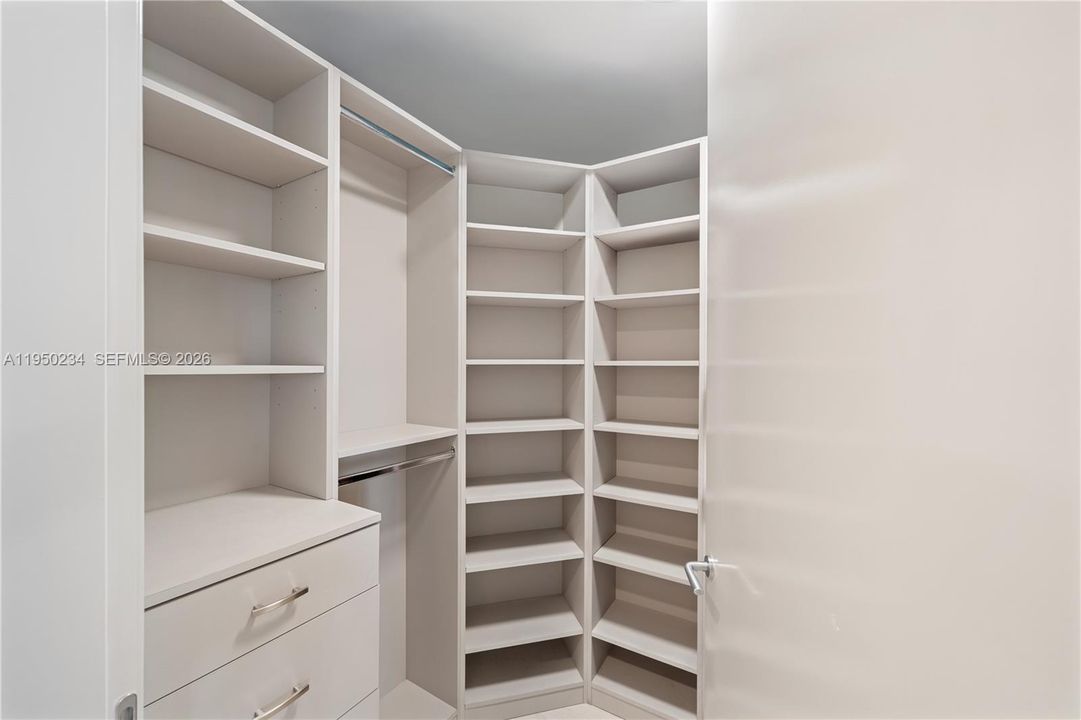 For Sale: $10,900,000 (4 beds, 4 baths, 3690 Square Feet)