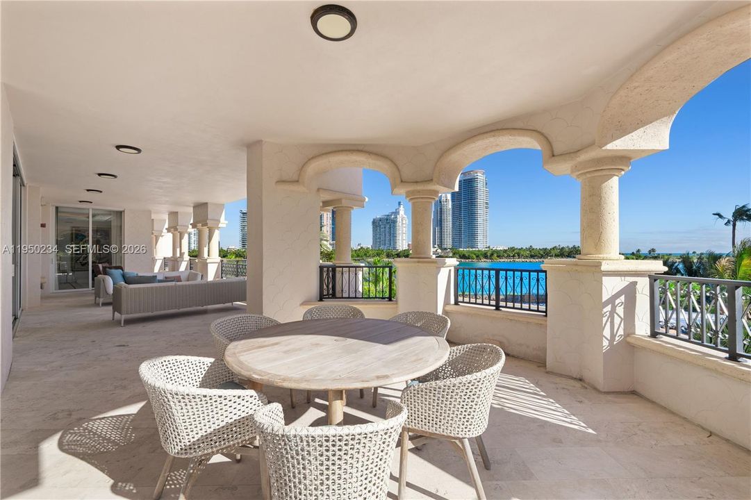 For Sale: $10,900,000 (4 beds, 4 baths, 3690 Square Feet)