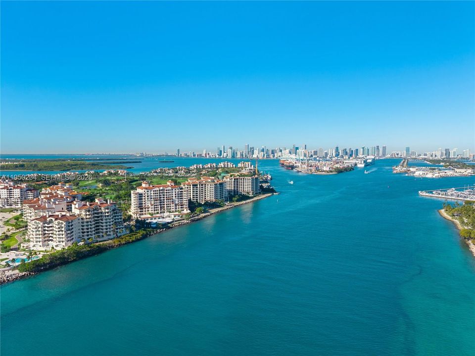 For Sale: $10,900,000 (4 beds, 4 baths, 3690 Square Feet)