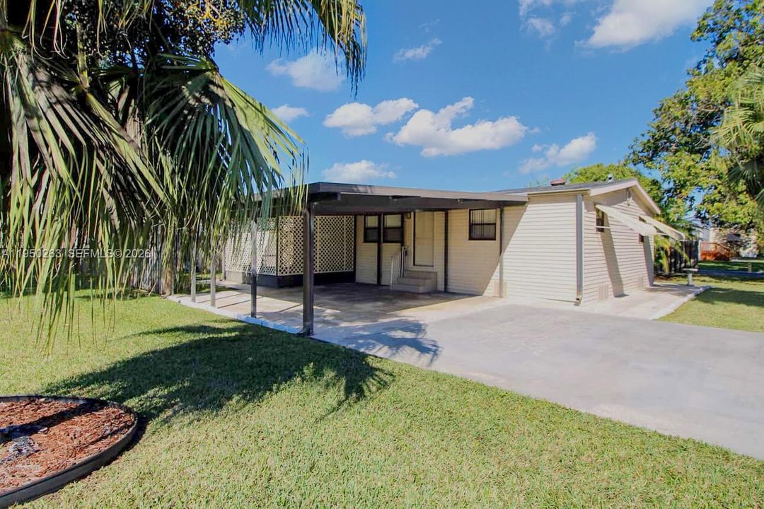 Activo con contrato: $255,000 (3 camas, 2 baños, 1170 Pies cuadrados)