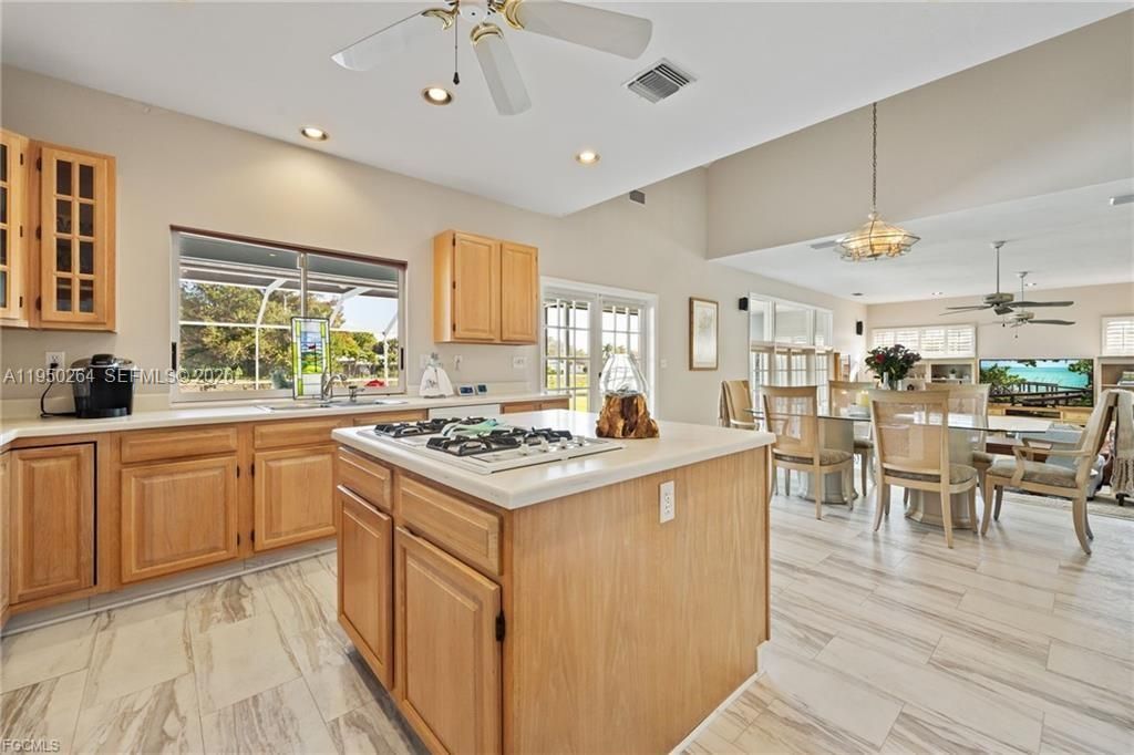 For Sale: $699,000 (4 beds, 3 baths, 3699 Square Feet)