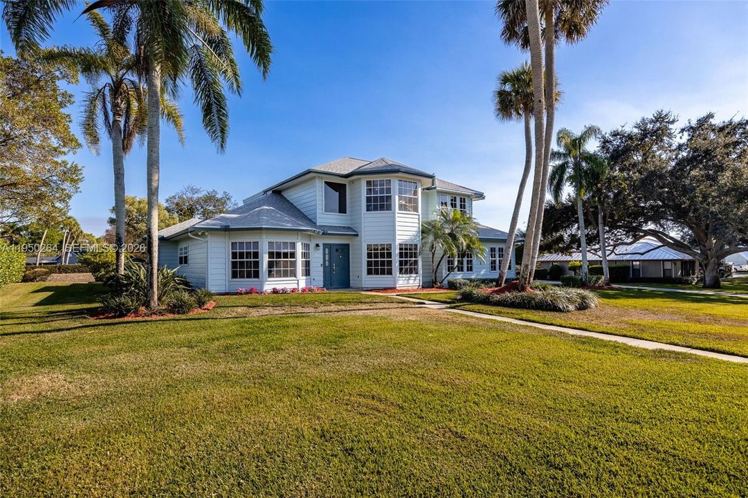 For Sale: $699,000 (4 beds, 3 baths, 3699 Square Feet)