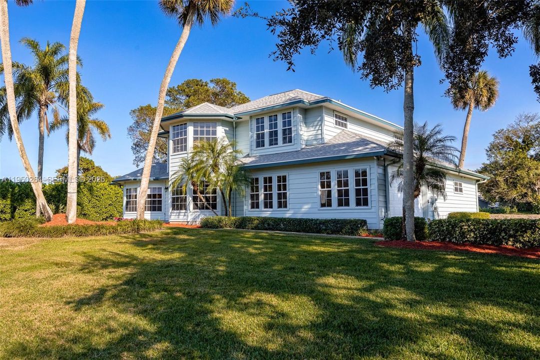 For Sale: $699,000 (4 beds, 3 baths, 3699 Square Feet)