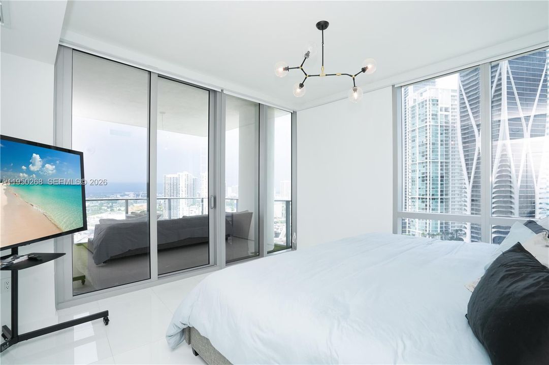 For Sale: $1,640,000 (3 beds, 4 baths, 2204 Square Feet)