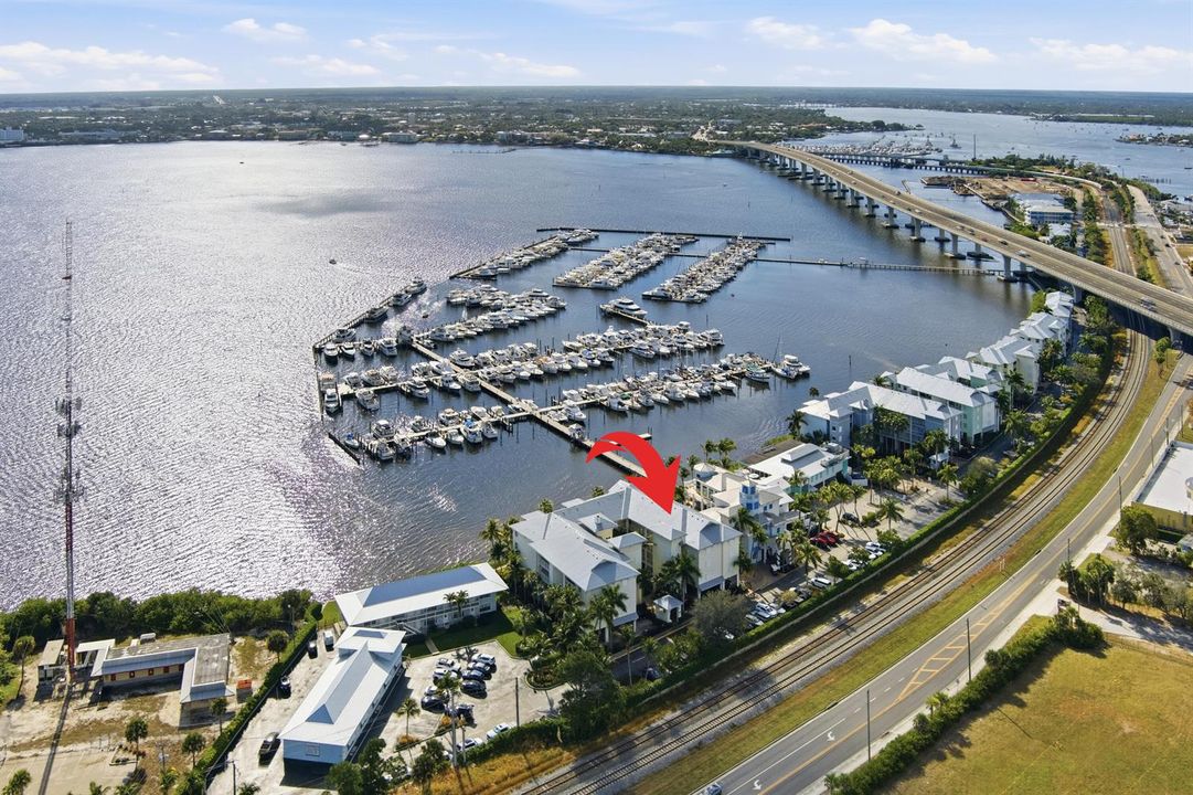 975_NW_Flagler_Ave_307_001_Arrow