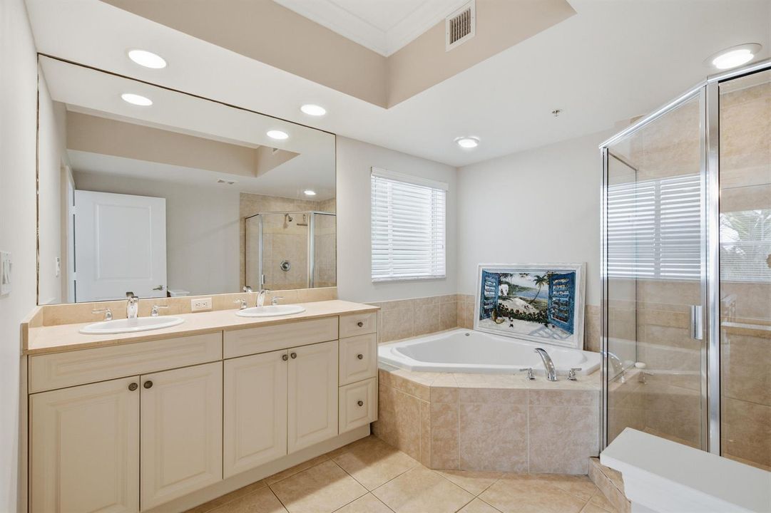 975_NW_Flagler_Ave_307_021