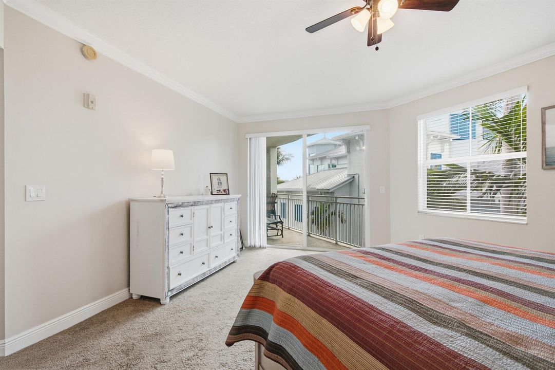 975_NW_Flagler_Ave_307_019