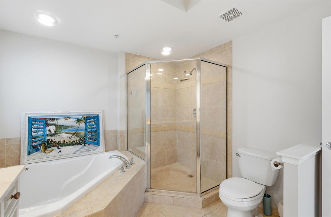 975_NW_Flagler_Ave_307_022