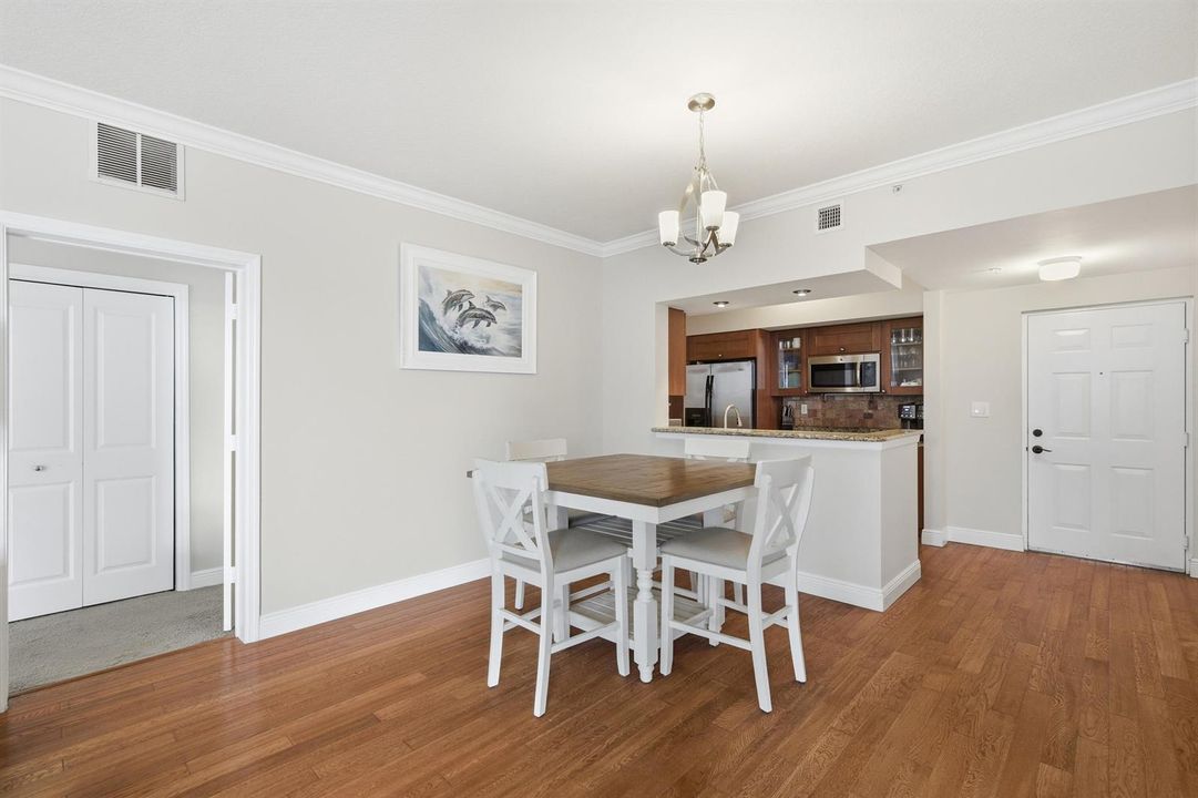 975_NW_Flagler_Ave_307_012