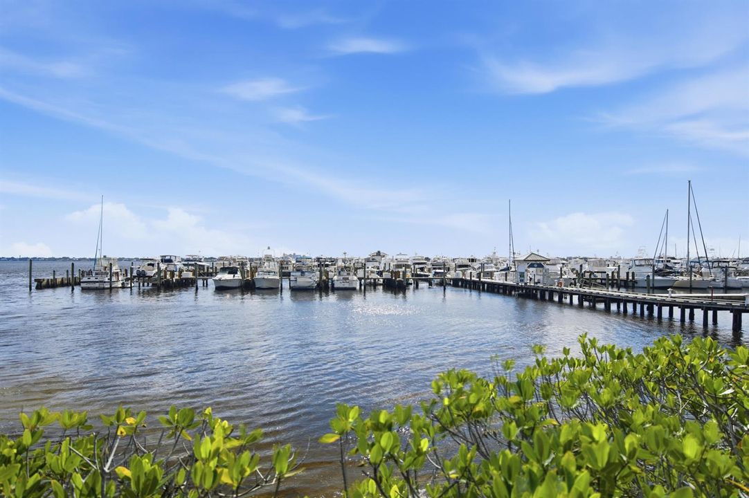 975_NW_Flagler_Ave_307_030