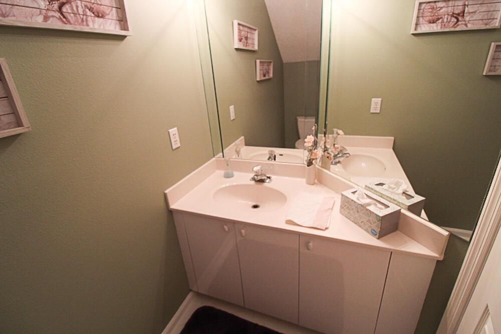 886 WINDERMERE POWDER ROOM