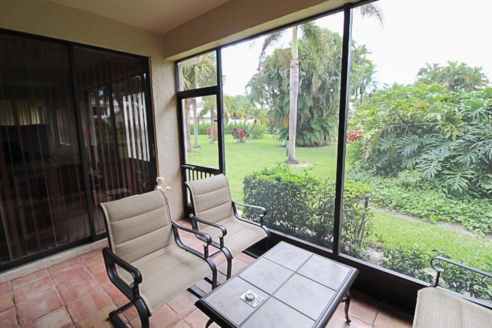 886 WINDERMERE PATIO VIEW