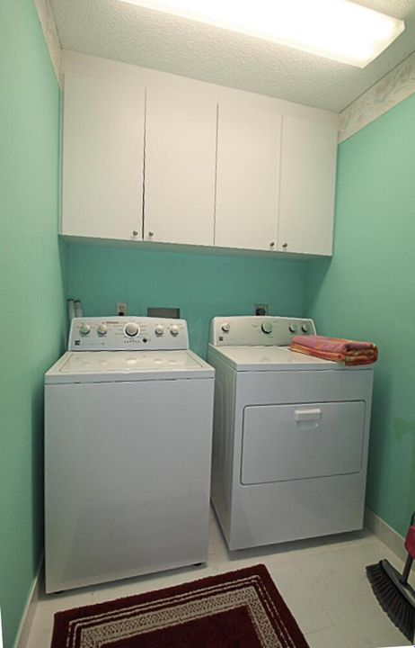 886 WINDERMERE LAUNDRY ROOM