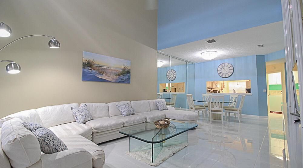 886 WINDERMERE LIVING ROOM