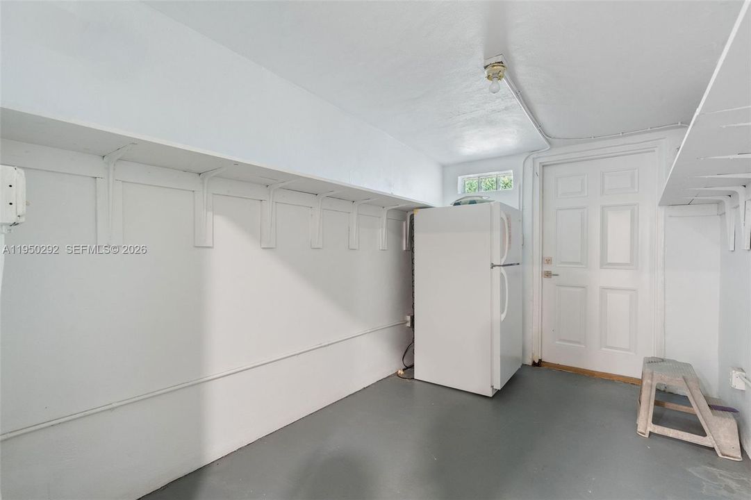 Active With Contract: $10,000 (4 beds, 4 baths, 3422 Square Feet)