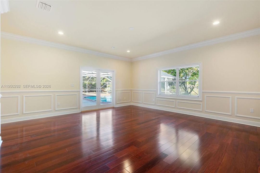 Active With Contract: $10,000 (4 beds, 4 baths, 3422 Square Feet)