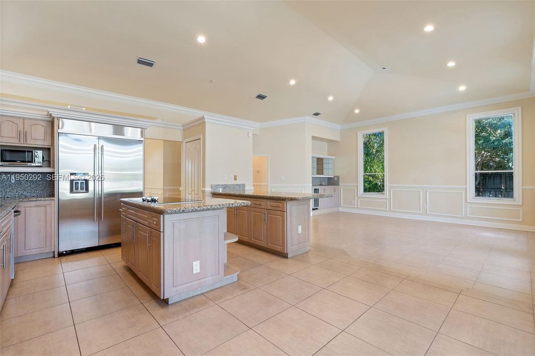 Active With Contract: $10,000 (4 beds, 4 baths, 3422 Square Feet)