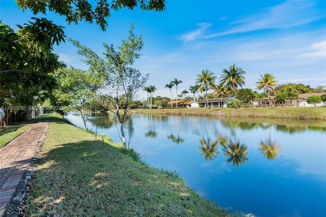 Active With Contract: $10,000 (4 beds, 4 baths, 3422 Square Feet)