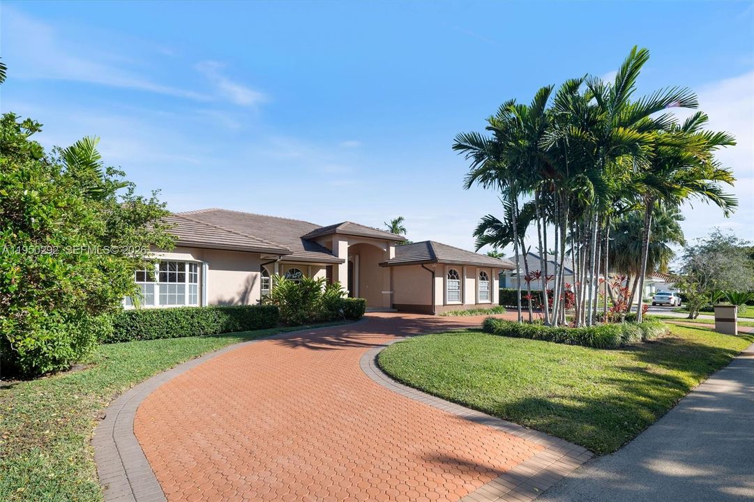 Active With Contract: $10,000 (4 beds, 4 baths, 3422 Square Feet)