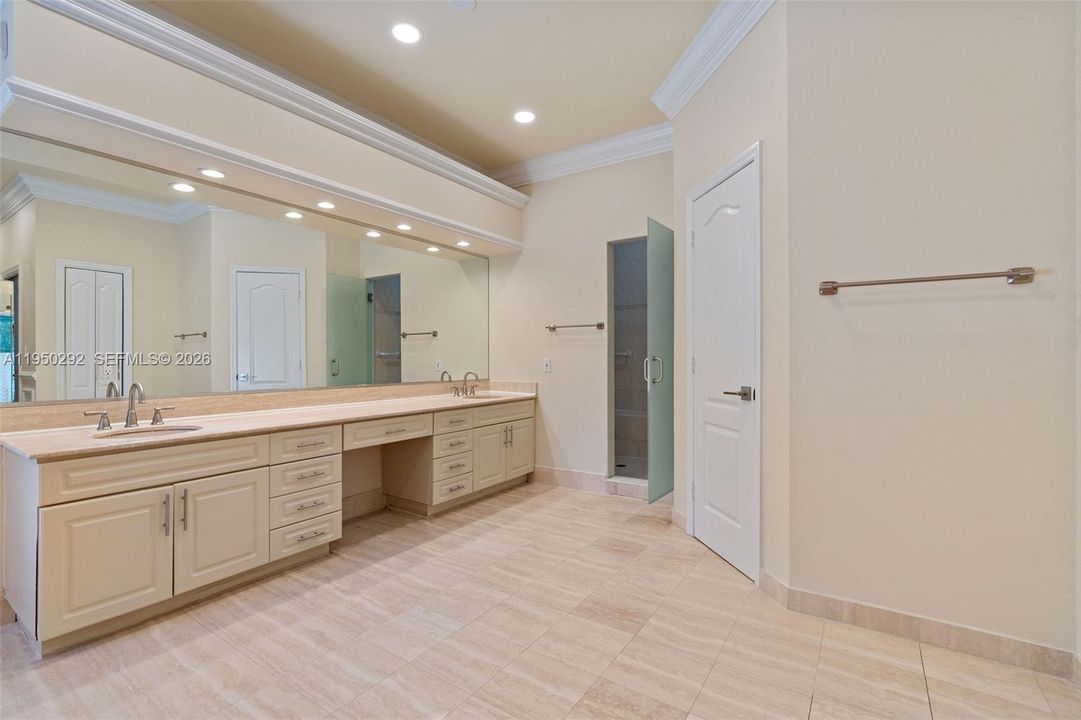 Active With Contract: $10,000 (4 beds, 4 baths, 3422 Square Feet)