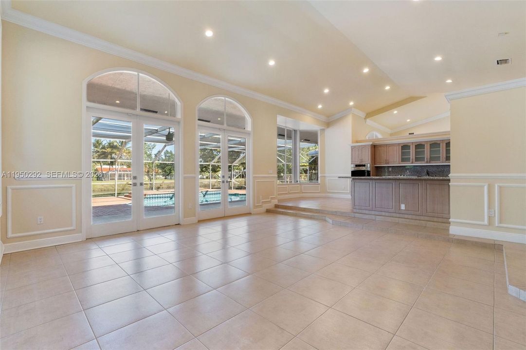 Active With Contract: $10,000 (4 beds, 4 baths, 3422 Square Feet)