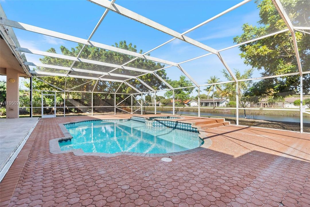 Active With Contract: $10,000 (4 beds, 4 baths, 3422 Square Feet)