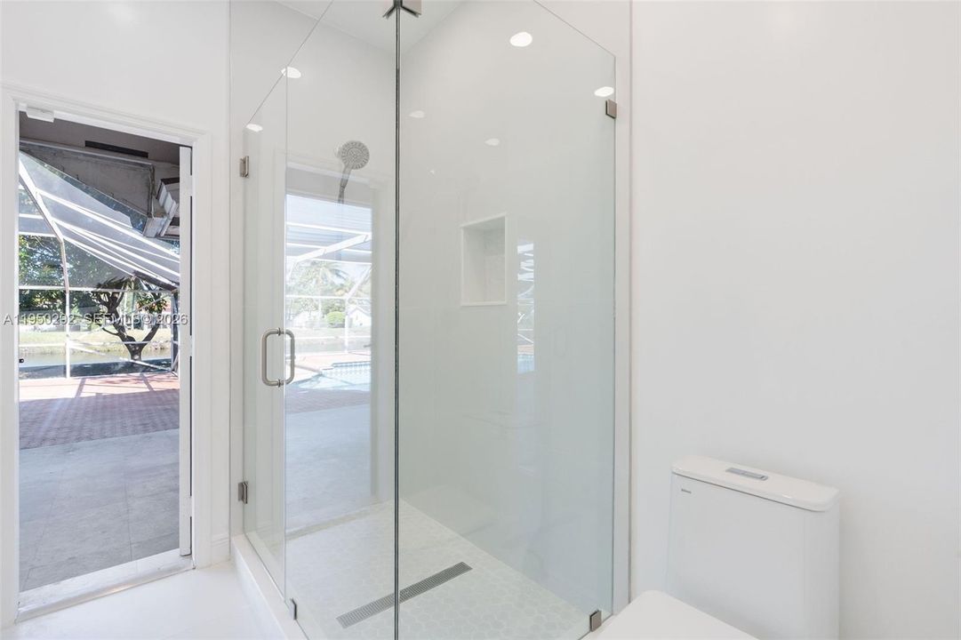 Active With Contract: $10,000 (4 beds, 4 baths, 3422 Square Feet)