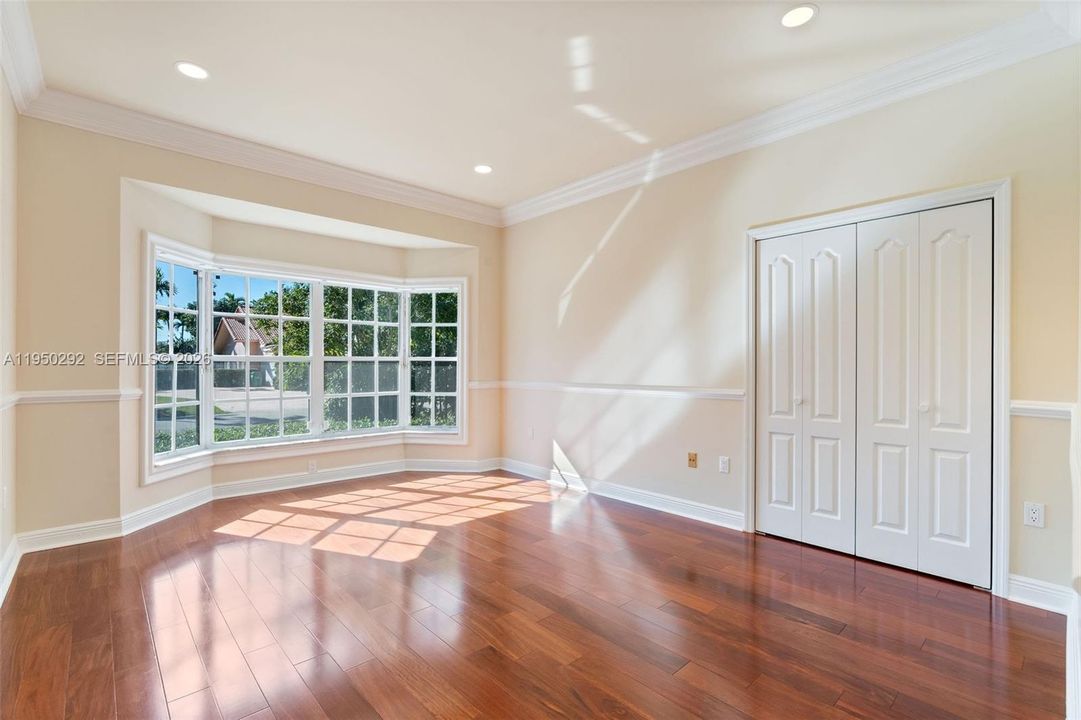 Active With Contract: $10,000 (4 beds, 4 baths, 3422 Square Feet)