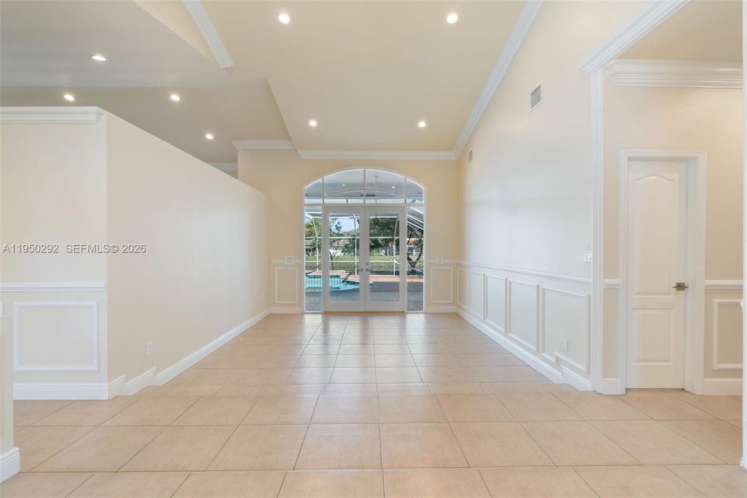 Active With Contract: $10,000 (4 beds, 4 baths, 3422 Square Feet)