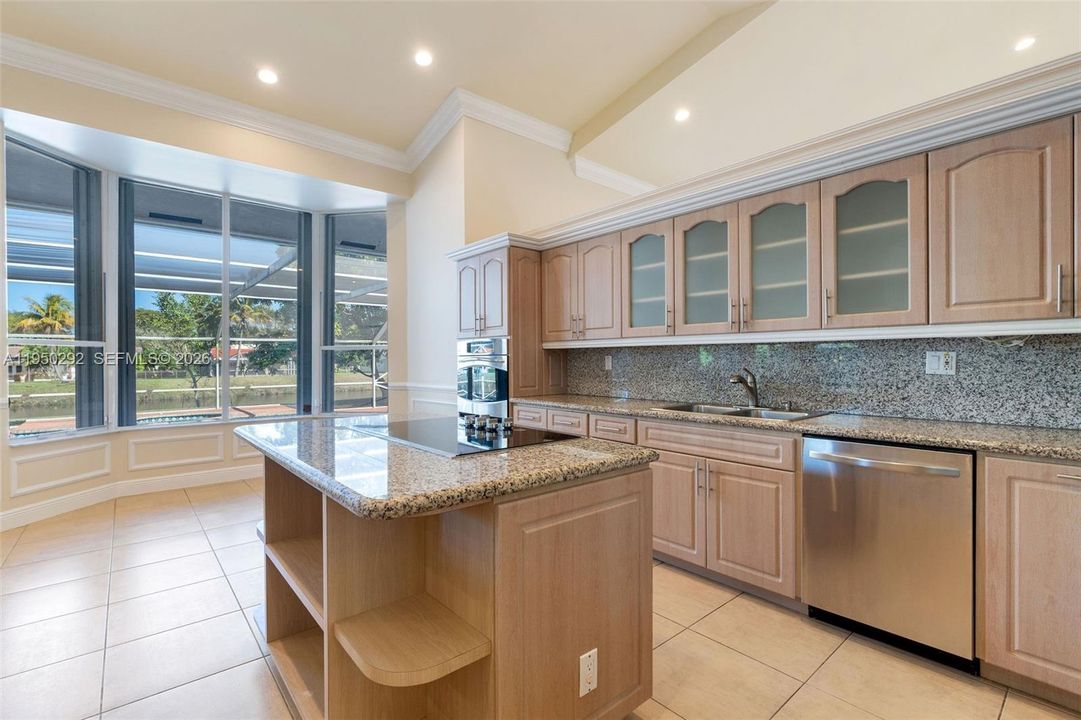 Active With Contract: $10,000 (4 beds, 4 baths, 3422 Square Feet)