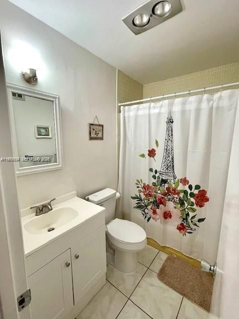 На продажу: $144,999 (2 спален, 2 ванн, 968 Квадратных фут)