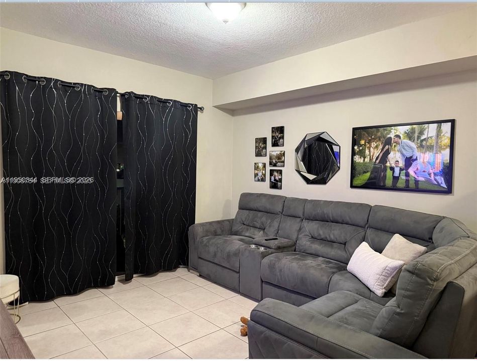 Recientemente alquilado: $1,800 (2 camas, 2 baños, 809 Pies cuadrados)