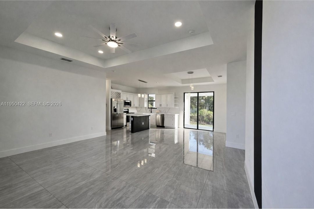 Active With Contract: $299,900 (3 beds, 2 baths, 1384 Square Feet)