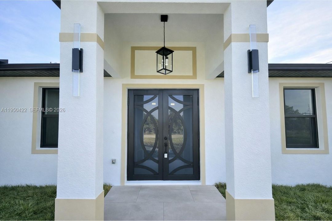 Active With Contract: $299,900 (3 beds, 2 baths, 1384 Square Feet)