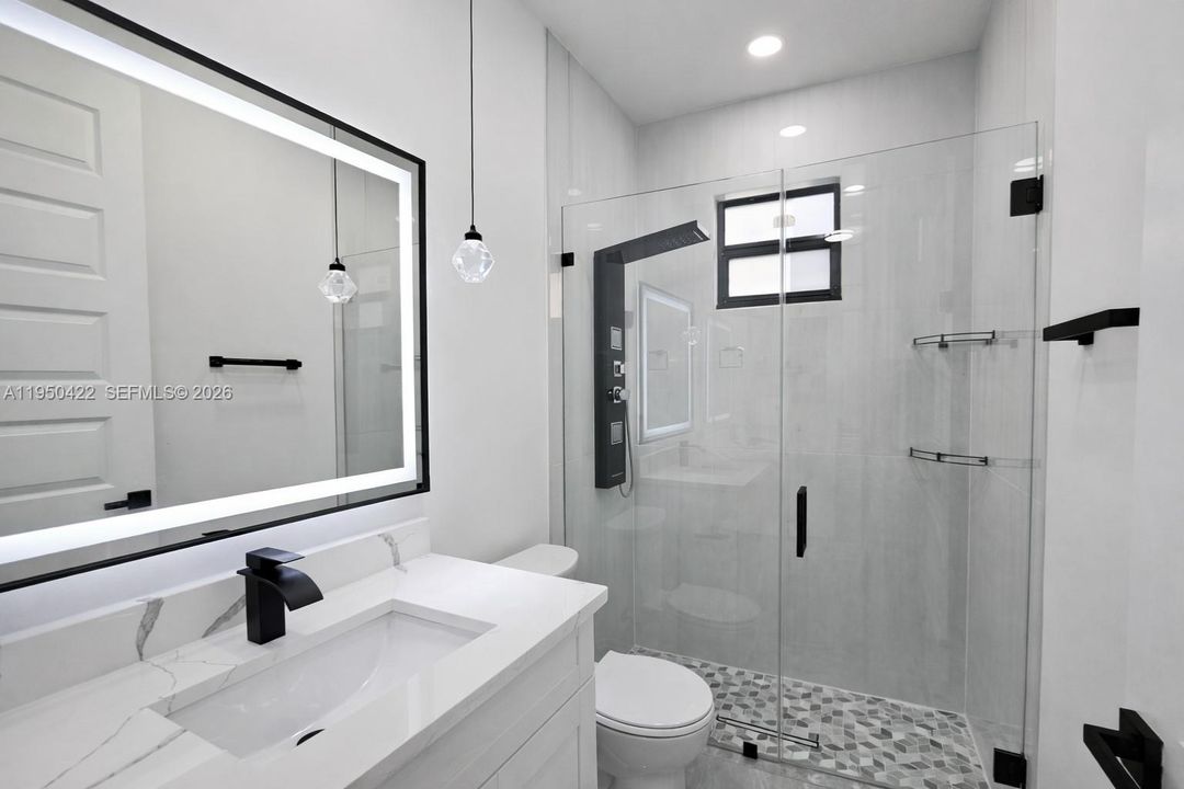 Active With Contract: $299,900 (3 beds, 2 baths, 1384 Square Feet)