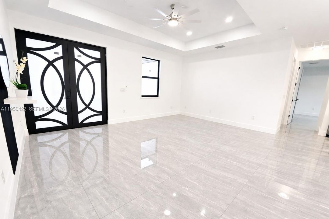 Active With Contract: $299,900 (3 beds, 2 baths, 1384 Square Feet)