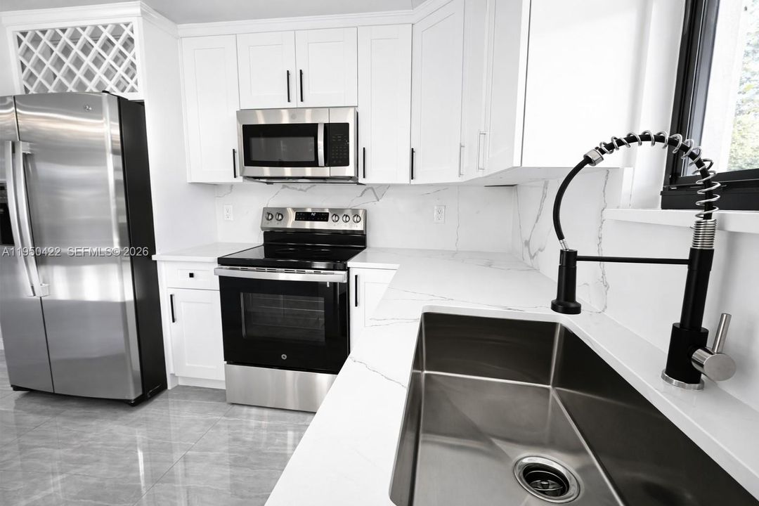 Active With Contract: $299,900 (3 beds, 2 baths, 1384 Square Feet)