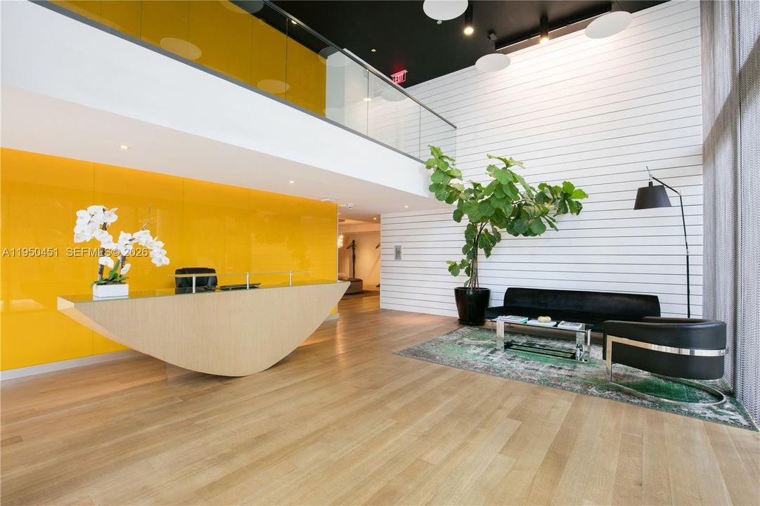 For Sale: $349,000 (1 beds, 1 baths, 714 Square Feet)