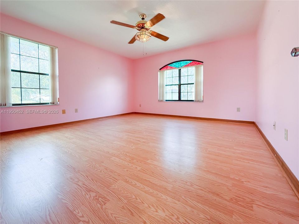 Recently Sold: $308,000 (4 beds, 2 baths, 2346 Square Feet)