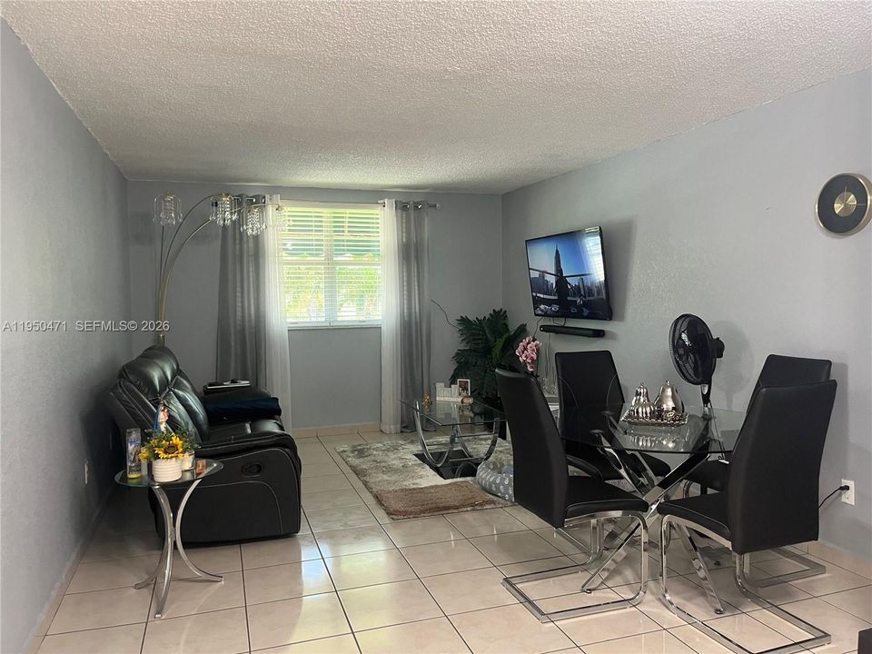 Vendido Recientemente: $180,000 (1 camas, 1 baños, 600 Pies cuadrados)