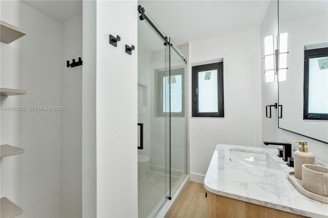 En Venta: $724,900 (2 camas, 2 baños, 1288 Pies cuadrados)