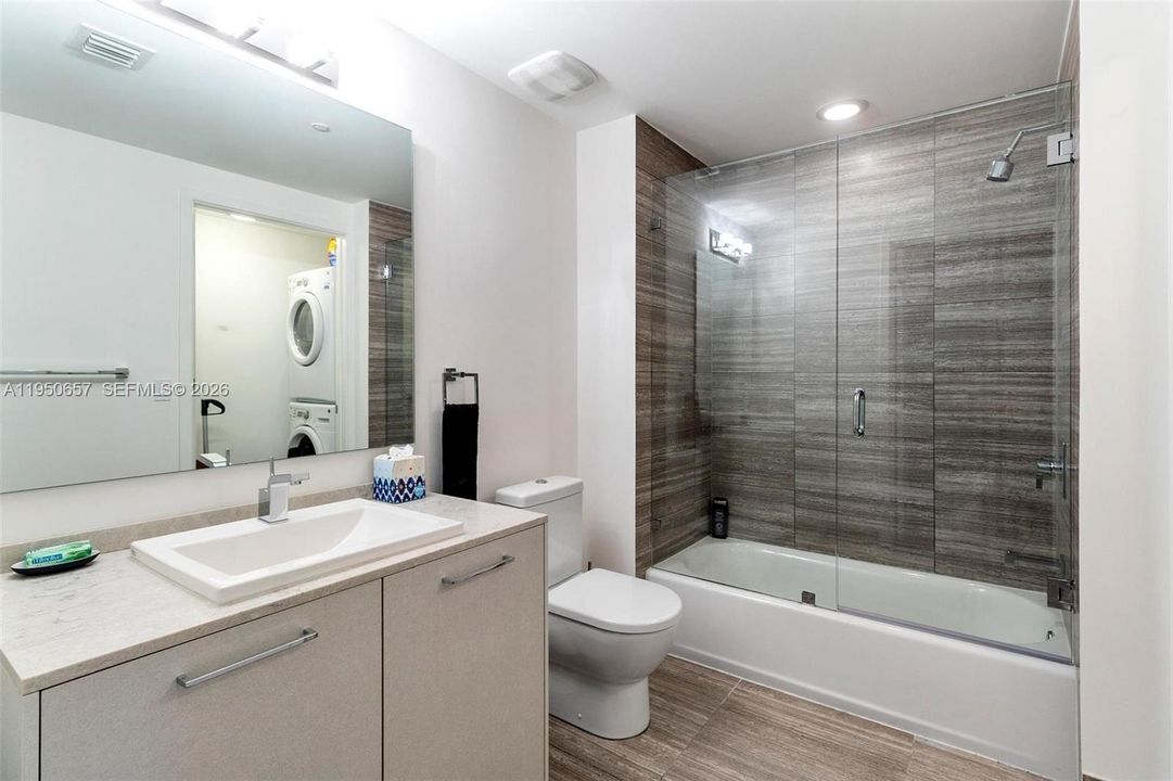 For Sale: $940,000 (2 beds, 3 baths, 1325 Square Feet)