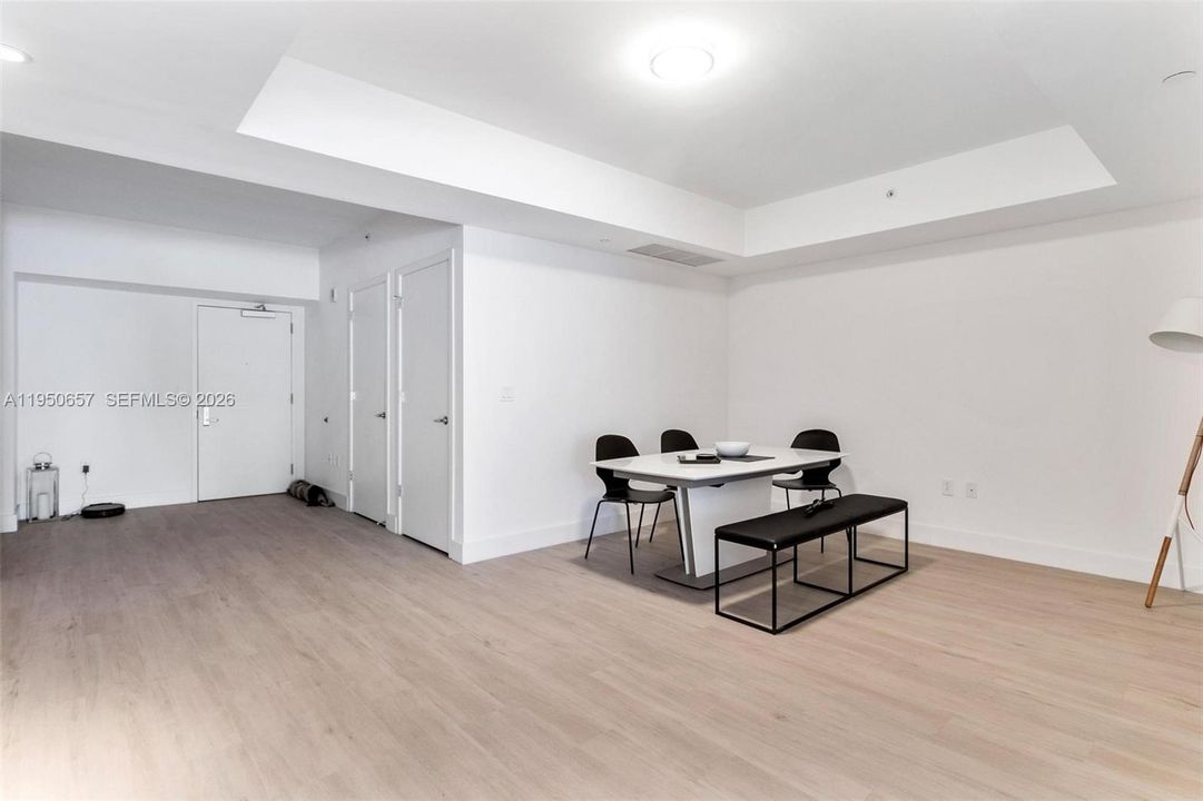 For Sale: $940,000 (2 beds, 3 baths, 1325 Square Feet)