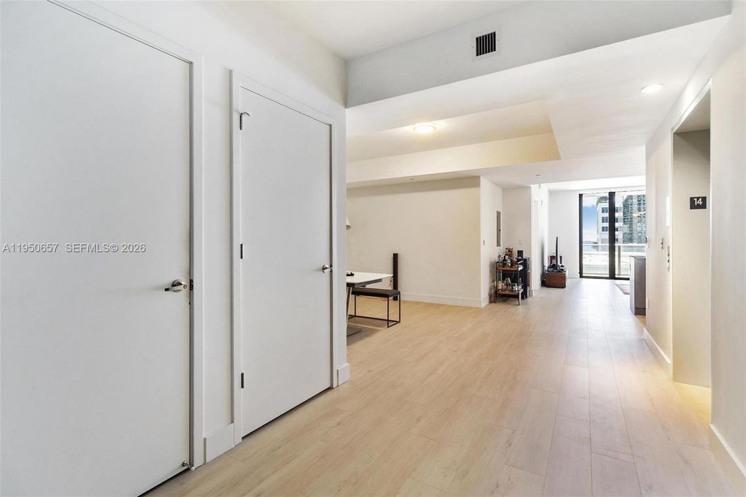 For Sale: $940,000 (2 beds, 3 baths, 1325 Square Feet)