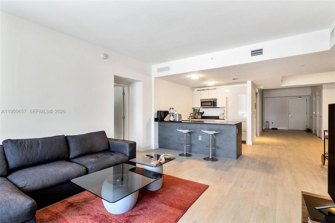 For Sale: $940,000 (2 beds, 3 baths, 1325 Square Feet)