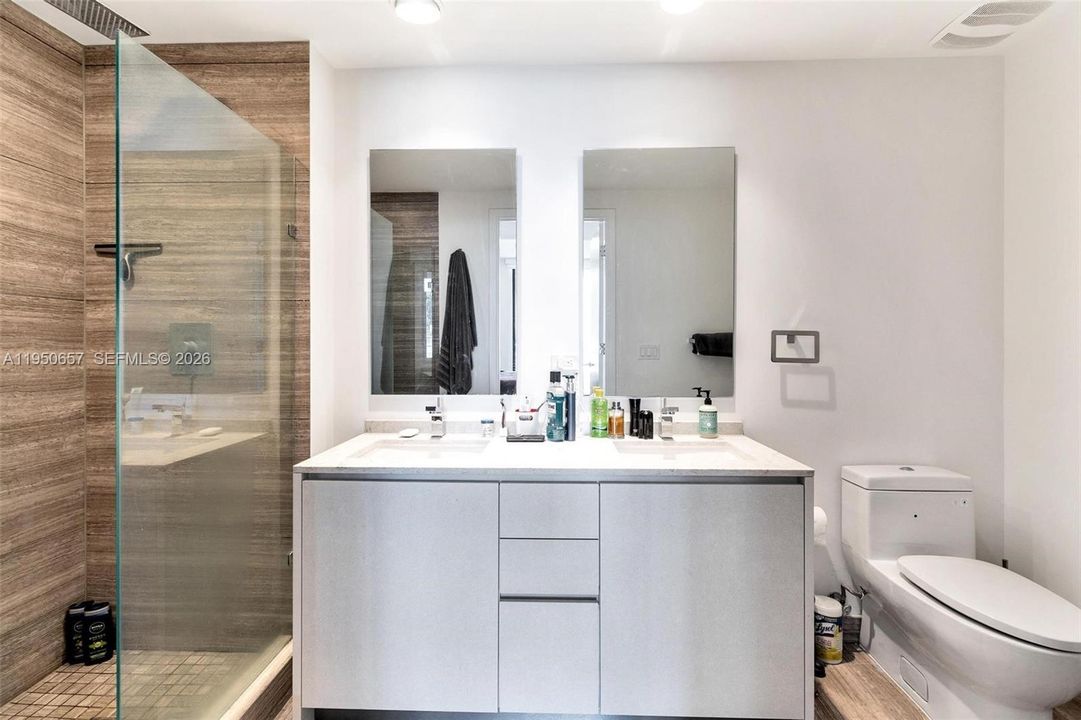 For Sale: $940,000 (2 beds, 3 baths, 1325 Square Feet)