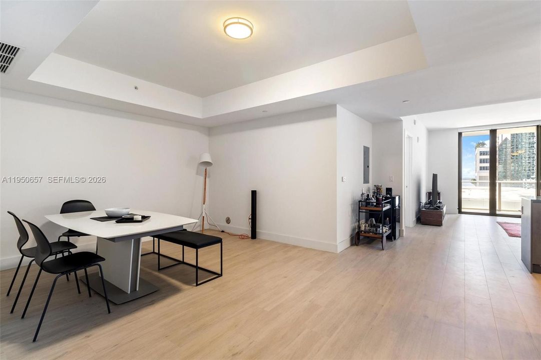 For Sale: $940,000 (2 beds, 3 baths, 1325 Square Feet)