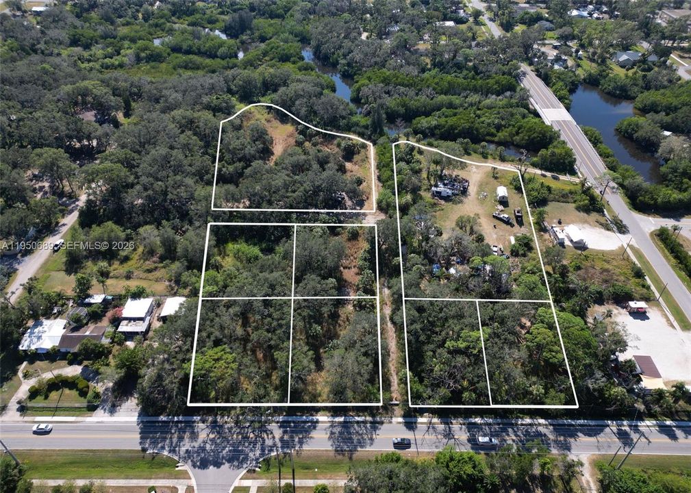 На продажу: $1,300,000 (4.68 acres)