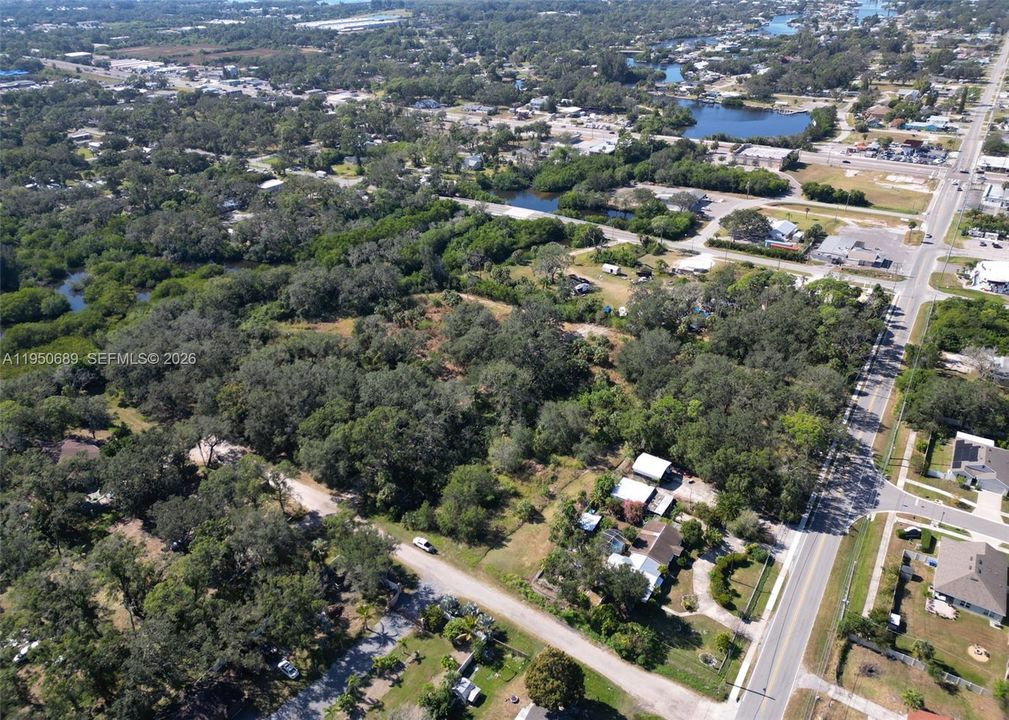 На продажу: $1,300,000 (4.68 acres)