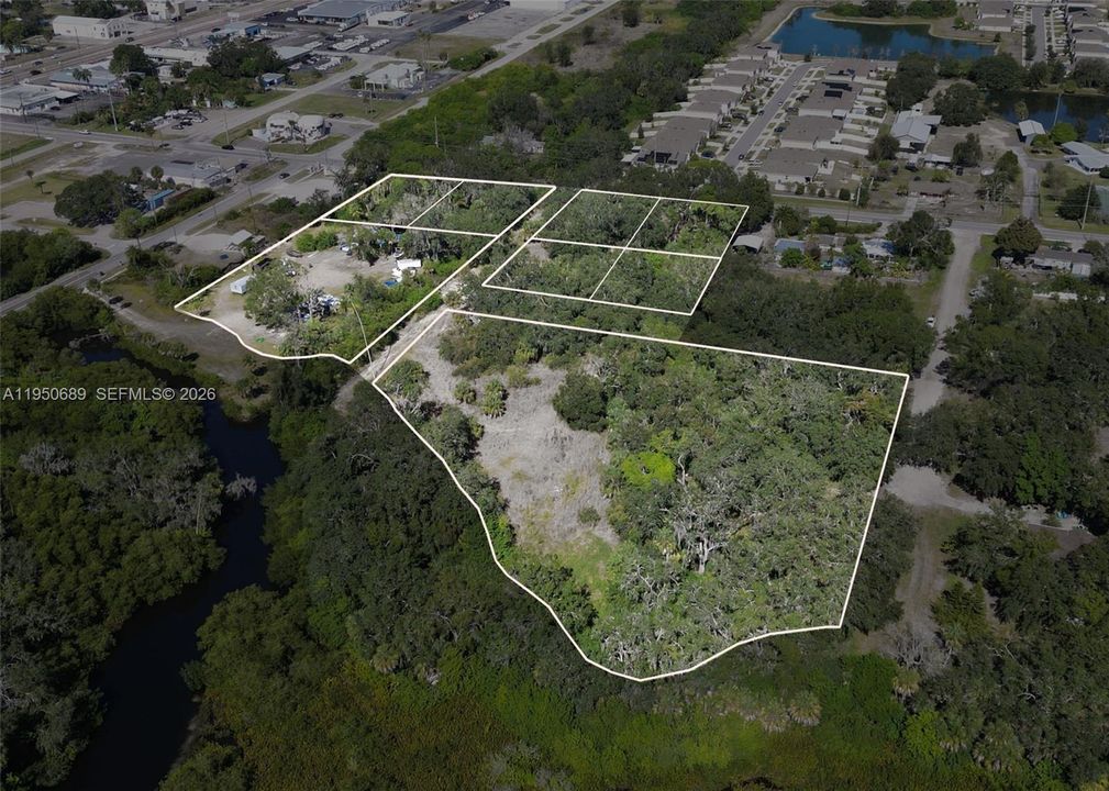 На продажу: $1,300,000 (4.68 acres)